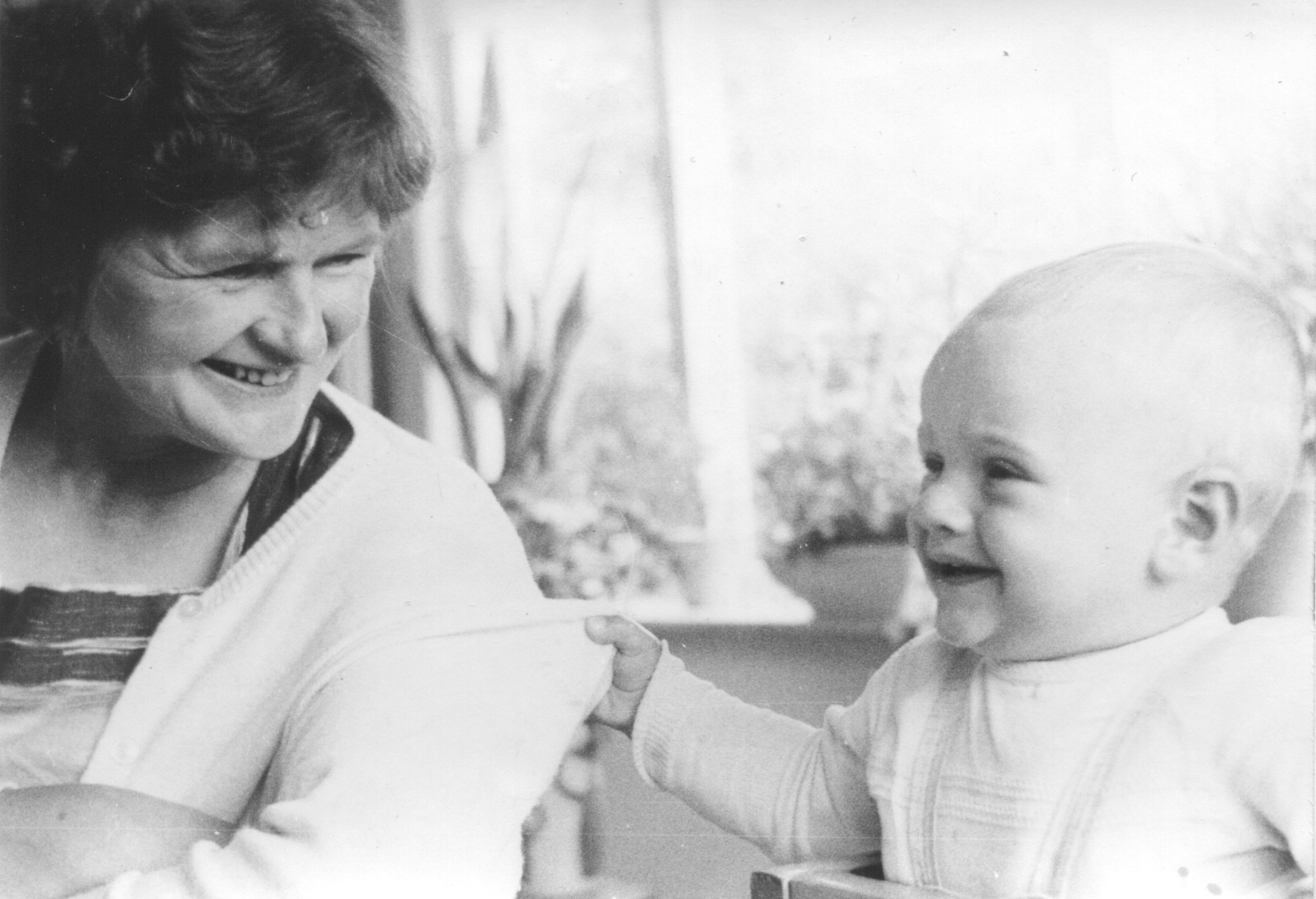 Klik voor foto in apart venster raymond_van_den_broek_met_zijn_tante_sjaan.jpg